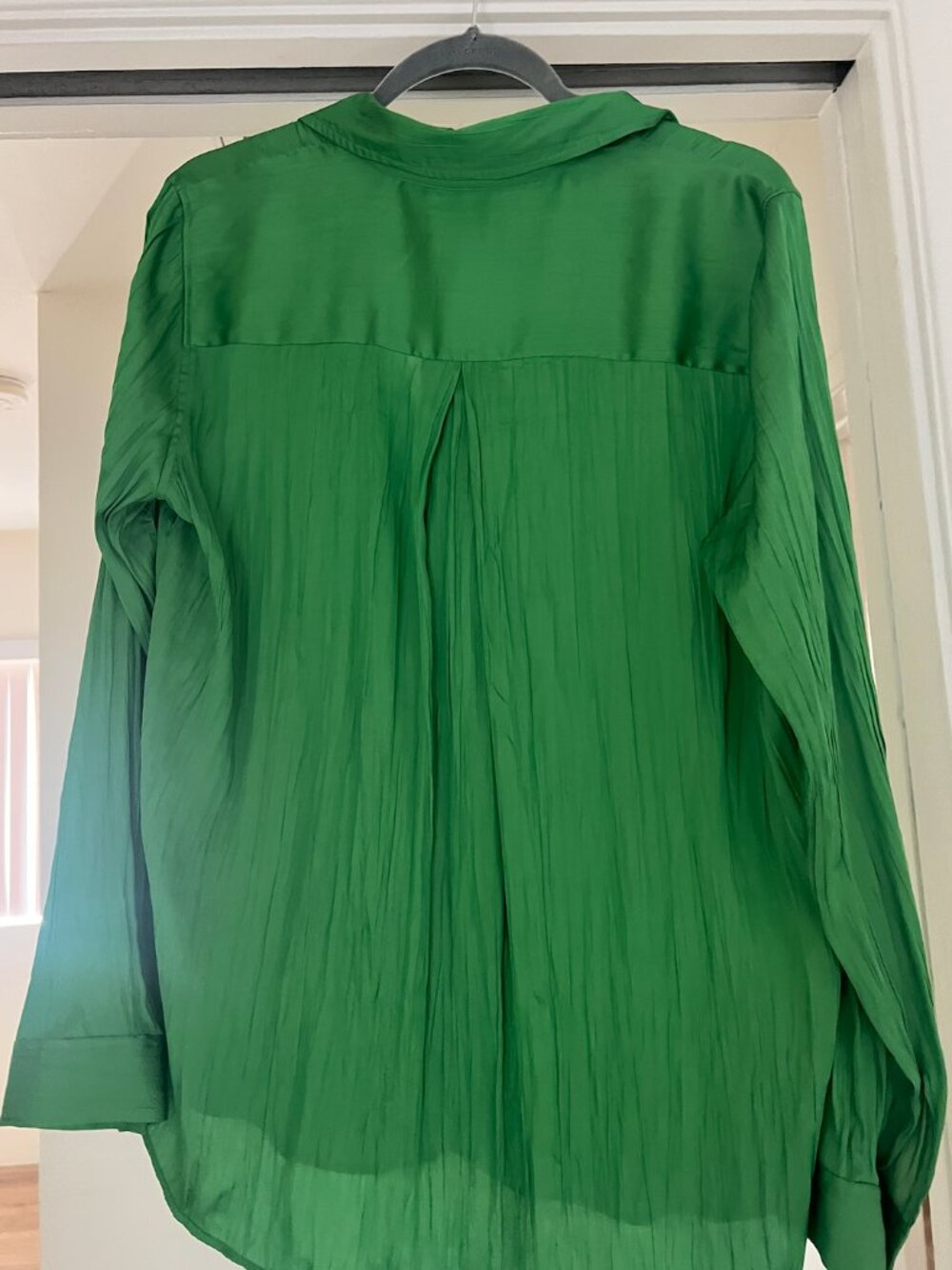NWT green silky blouse by L'Agence - Picture 2 of 3